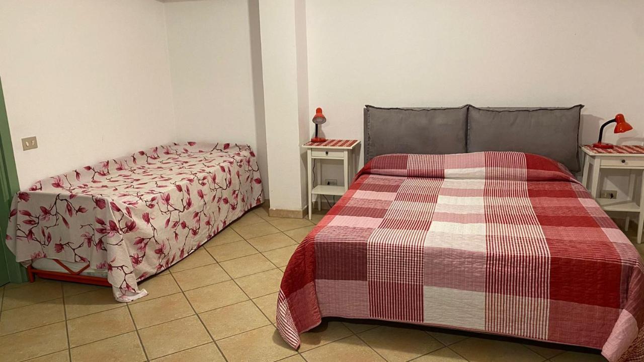 AL VECCHIO PERO, con ampio giardino privato Villa La Morra Esterno foto