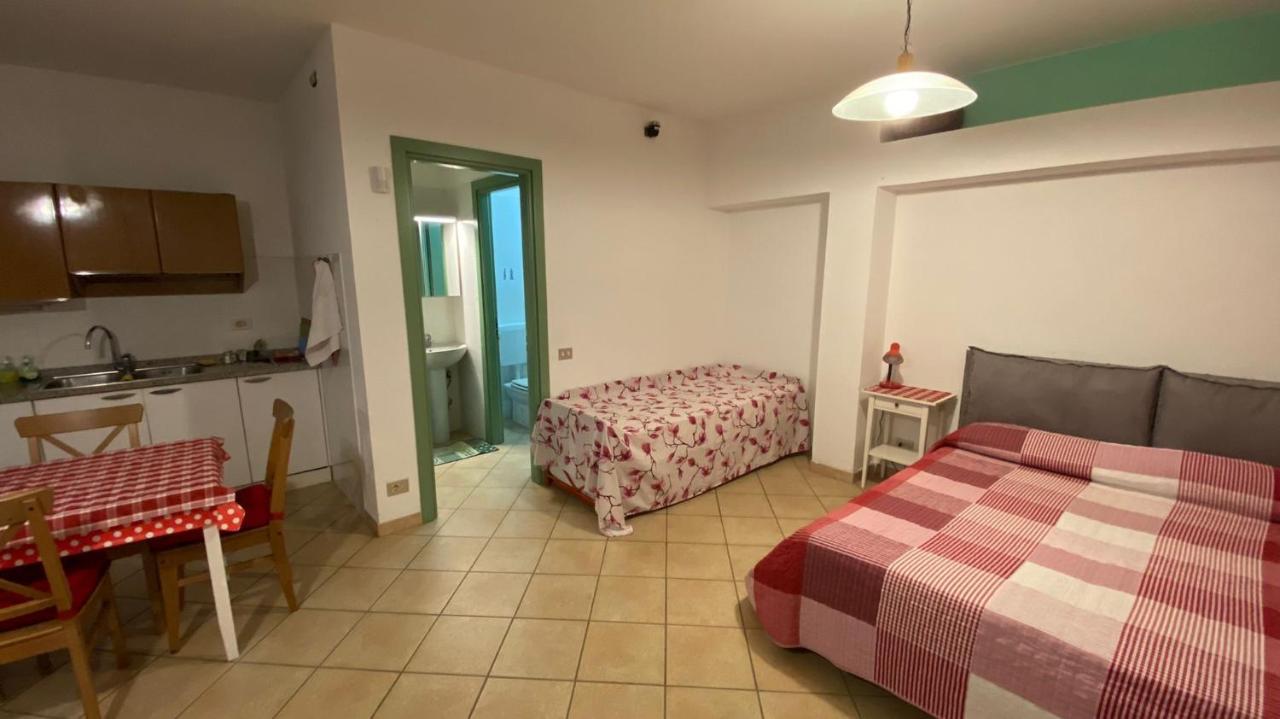 AL VECCHIO PERO, con ampio giardino privato Villa La Morra Esterno foto