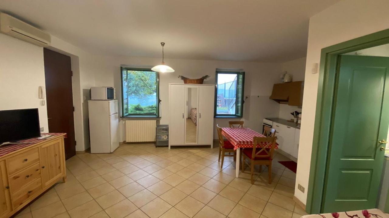 AL VECCHIO PERO, con ampio giardino privato Villa La Morra Esterno foto