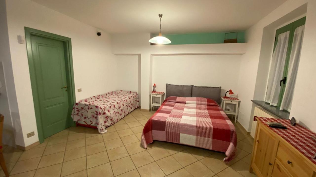 AL VECCHIO PERO, con ampio giardino privato Villa La Morra Esterno foto
