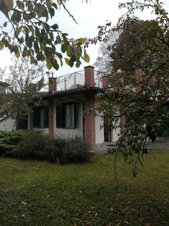 AL VECCHIO PERO, con ampio giardino privato Villa La Morra Esterno foto